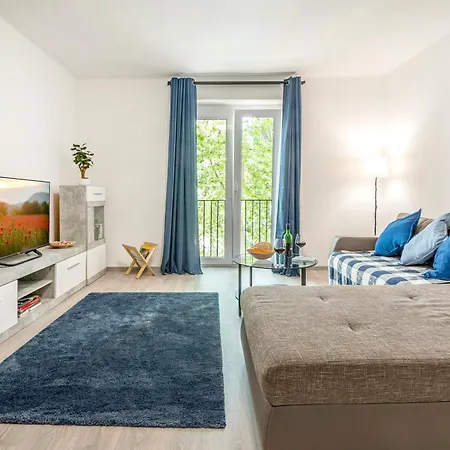 Riverside No2 에스테르곰